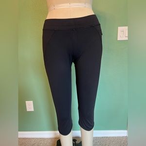 Lorna Jane black capri leggings - small
